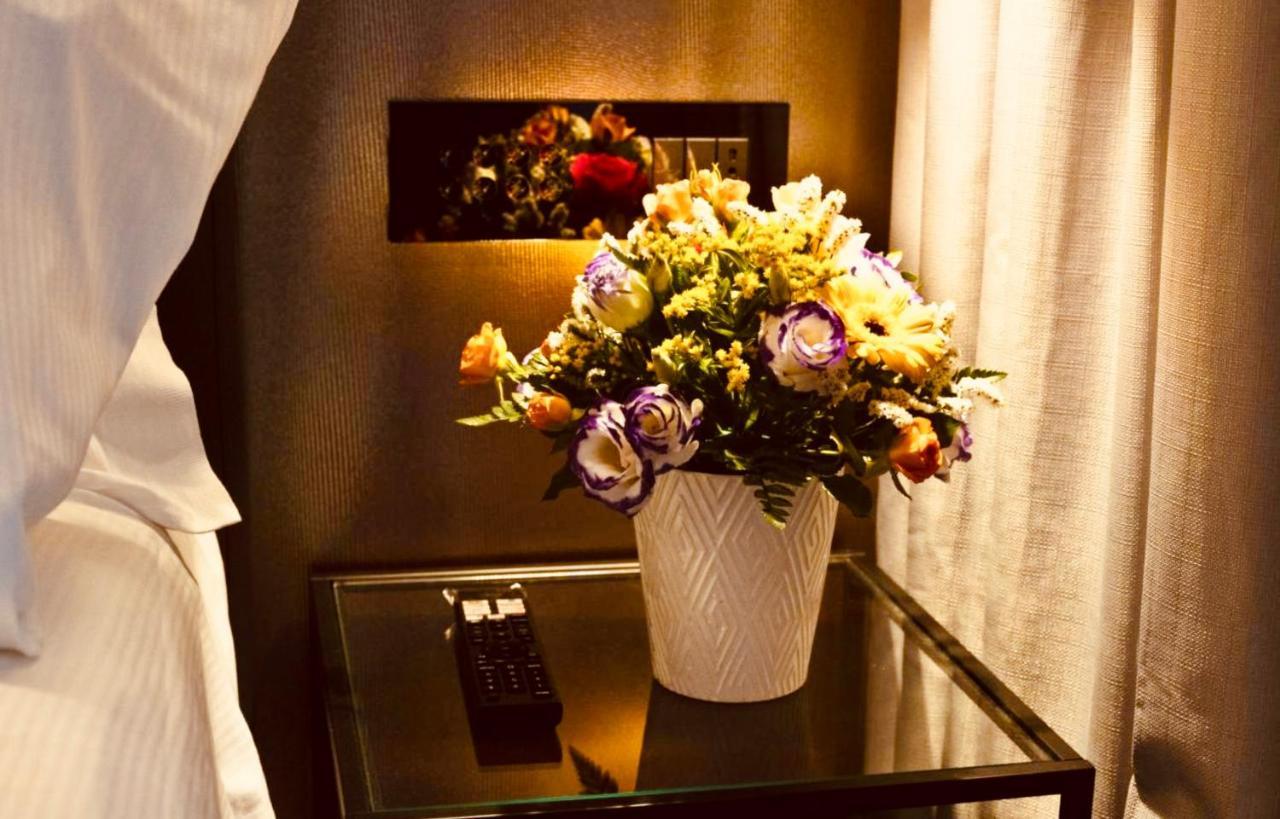 Boutique Hotel Sirmione Bagian luar foto